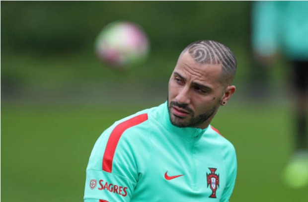 Ảnh bài viết Ronaldo bị lu mờ bởi quả đầu mới của Quaresma 