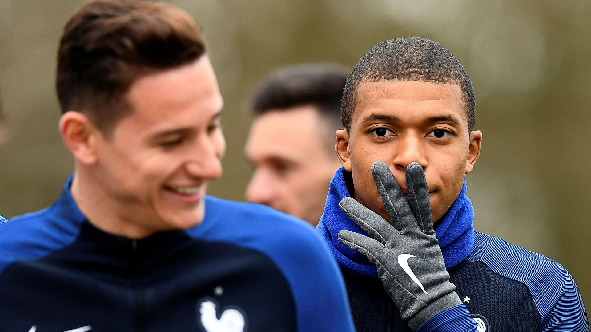 Truyền thông mơ về song sát Benzema - Mbappe, người Real nói gì?