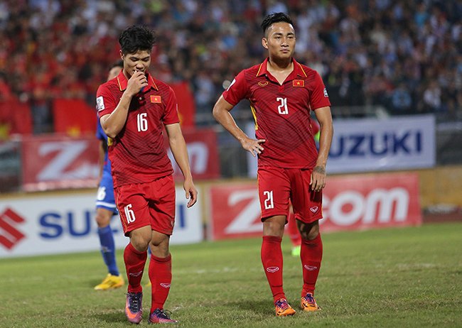 Ảnh bài viết Hữu Thắng vừa xay lúa, vừa bế em ở ĐTVN: Từ từ mới... nhừ!