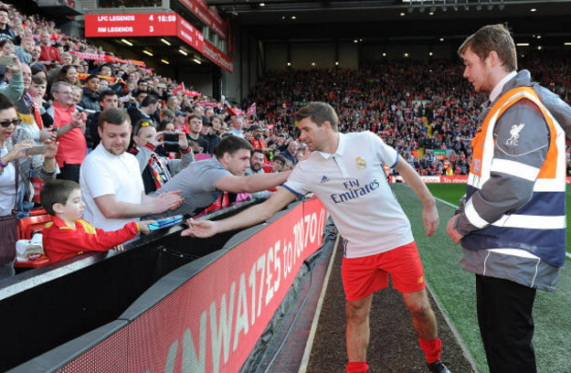 Ảnh bài viết Gerrard ghi bàn, huyền thoại Liverpool thắng 'cực đẹp' trước Real