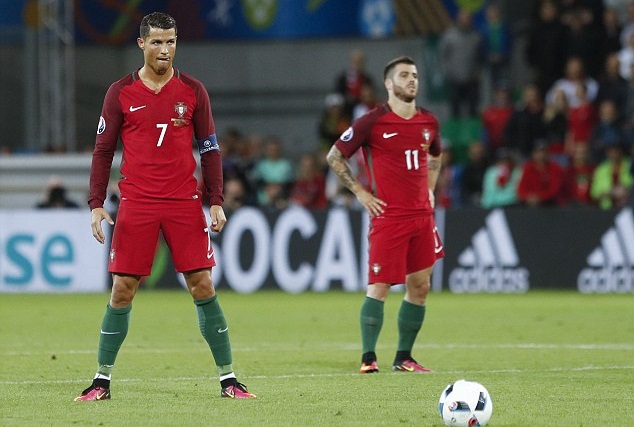 Tuyệt phẩm đá phạt của Cristiano Ronado trước Hungary