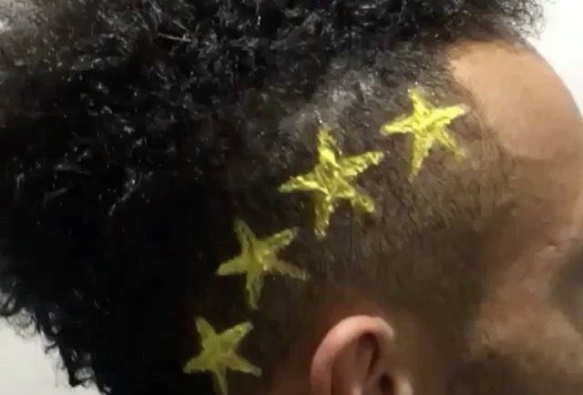 Aubameyang ra mắt kiểu tóc phát sáng trong đêm