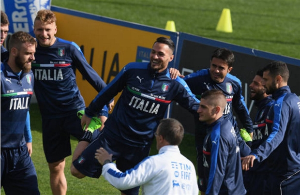 Ảnh bài viết Dàn sao trẻ của Italia phấn khích khi đàn anh nghỉ tập