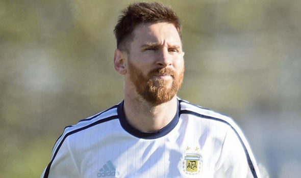 Messi yêu cầu Barcelona thanh lý gấp 5 đồng đội