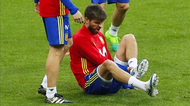 Barca 'hú hồn' với chấn thương của Pique