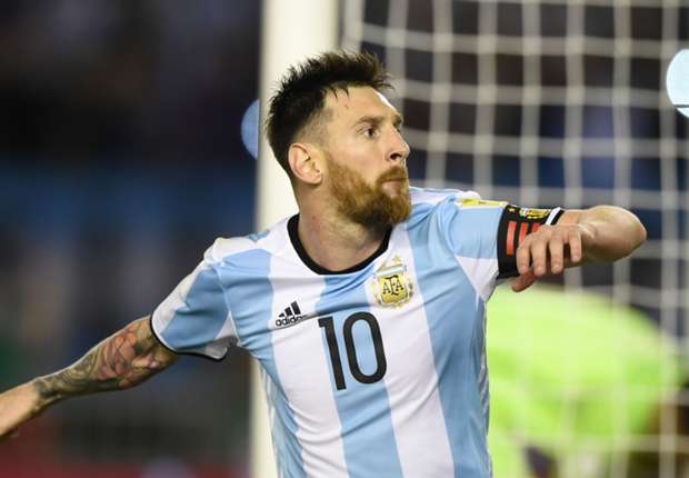 NÓNG: Chửi trọng tài, Messi bị CẤM 4 trận