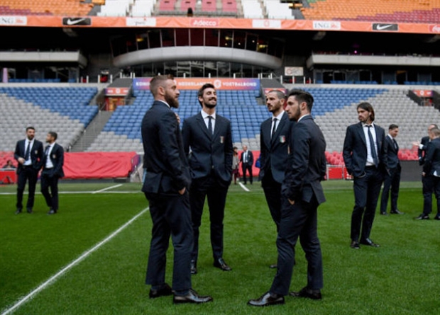 Ảnh bài viết Tuyển Italia diện vest lịch lãm đến tham quan Amsterdam Arena