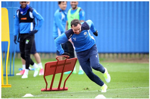 Vừa trở về, dàn sao của Leicester đã làm loạn