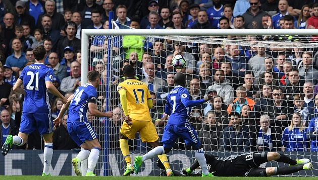 Ảnh bài viết Benteke và Zaha thi nhau đánh sập Stamford Bridge