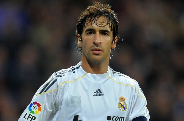 "Chúa nhẫn" Raul chuẩn bị đi theo con đường của Zidane tại Real