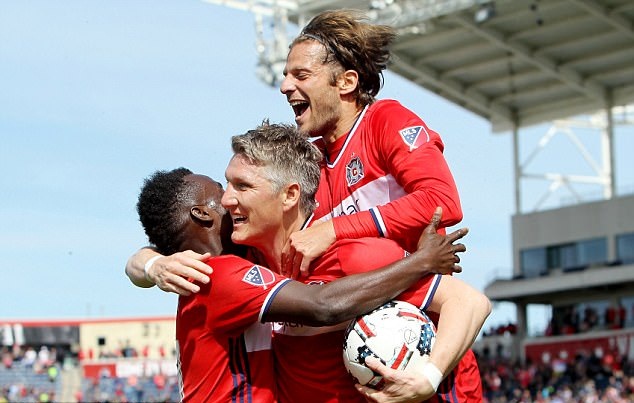Chỉ mất 17 phút, Schweinsteiger có ngay bàn ra mắt Chicago Fire