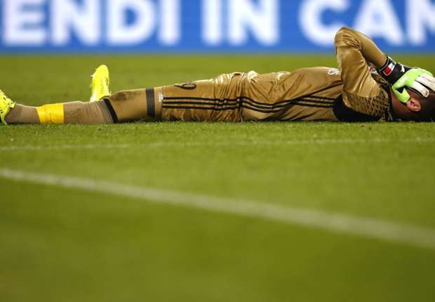 Donnarumma mắc sai lầm ngớ ngẩn, Milan suýt chết với Pescara