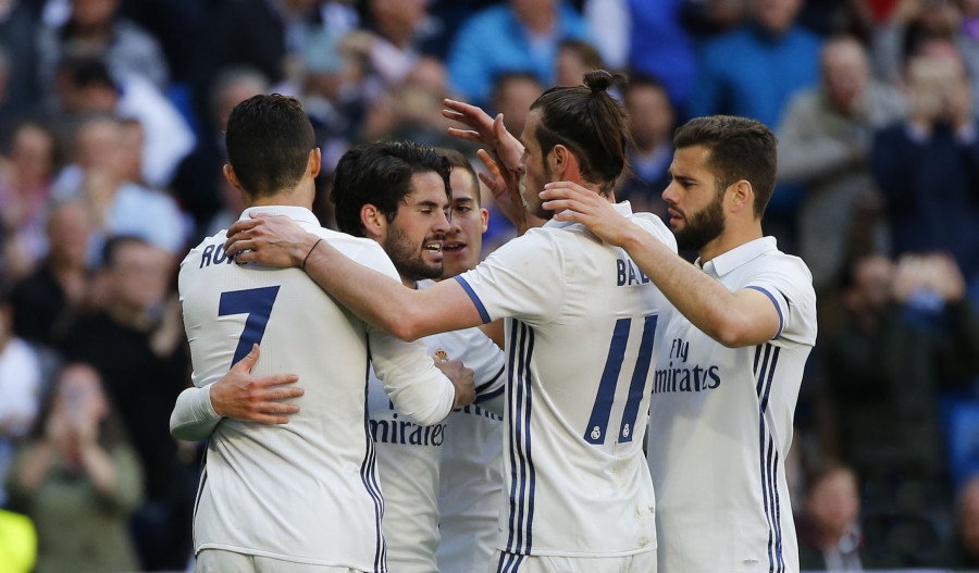 Benzema nổ súng, Real duy trì áp lực lên Barca