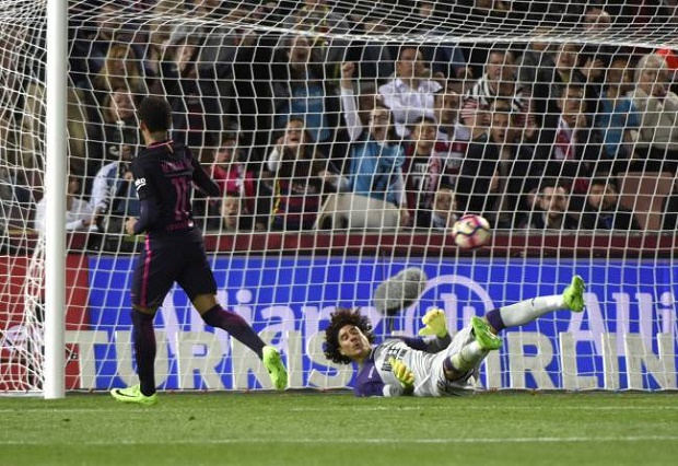 Neymar cán mốc 100 bàn nhanh hơn Messi: Chờ ngày soán ngôi