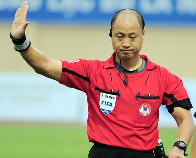Cựu còi vàng V.League: ‘Sao không kỷ luật trọng tài Hoàng Anh Tuấn?’