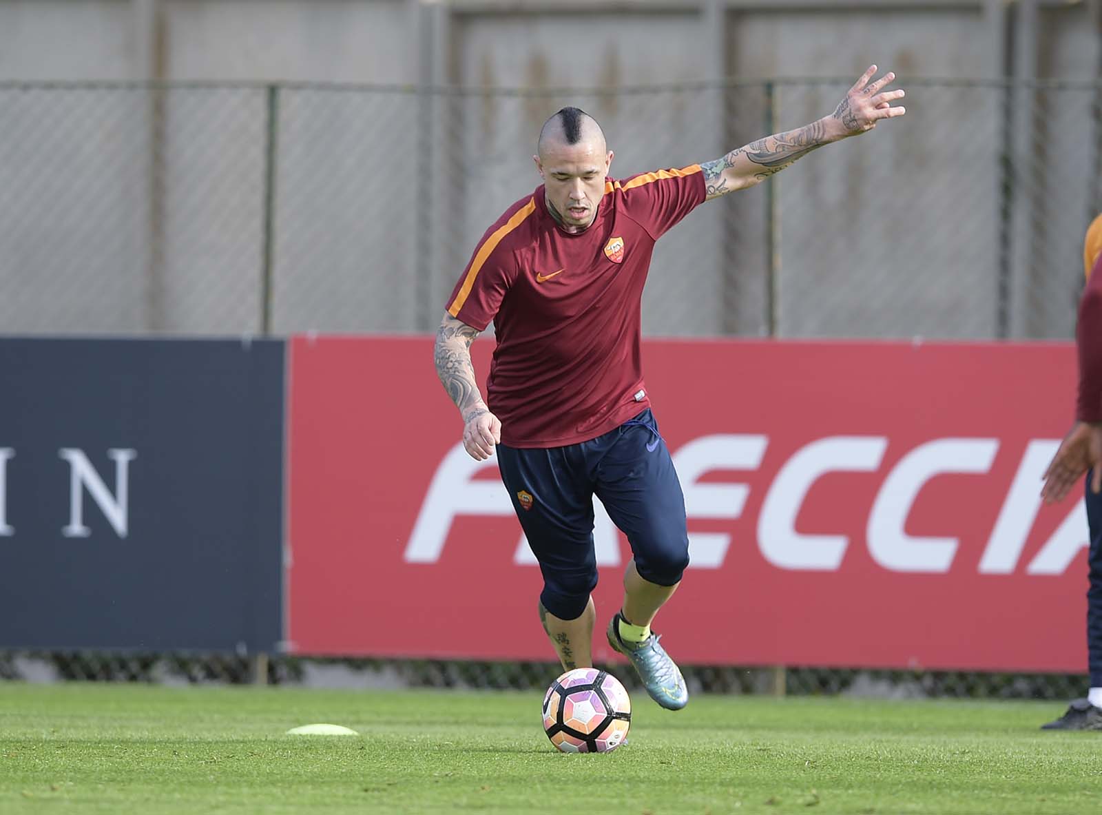 Ảnh bài viết Roma "tập bắn" chờ derby thành Rome