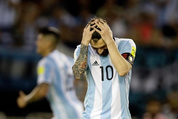 Lionel Messi bị gián điệp theo dõi ngày đêm