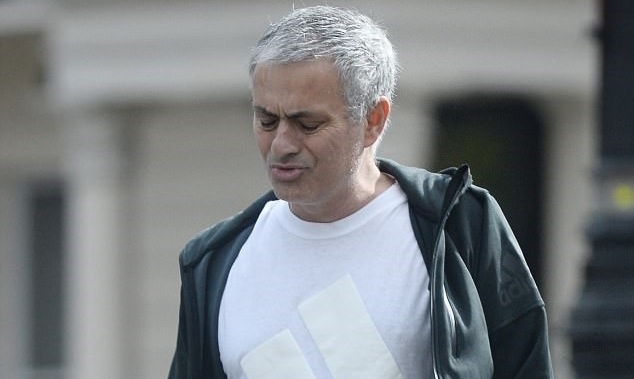 Ảnh bài viết Mourinho trở lại London với vẻ mặt đau khổ