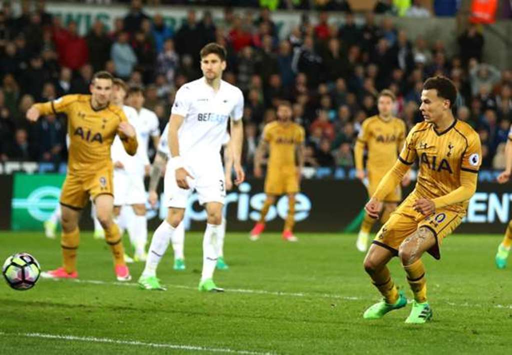 Ảnh bài viết Ghi 2 bàn trong phút bù giờ, Tottenham ngược dòng không tưởng trước Swansea