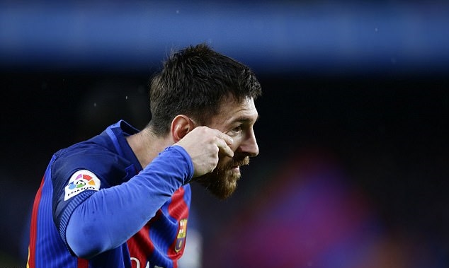 Messi ăn mừng lạ mắt, ám chỉ điều gì?