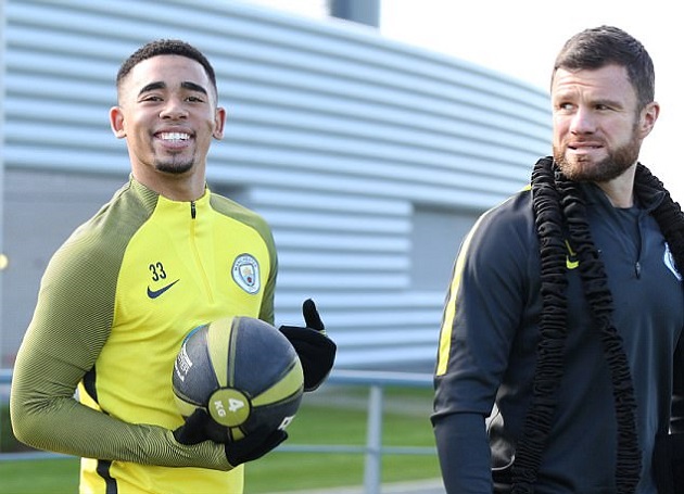 Ảnh bài viết Gabriel Jesus tươi rói tập bóng cùng Pep
