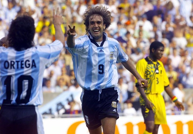 Làng bóng đá sắp thấy huyền thoại Batistuta tái xuất