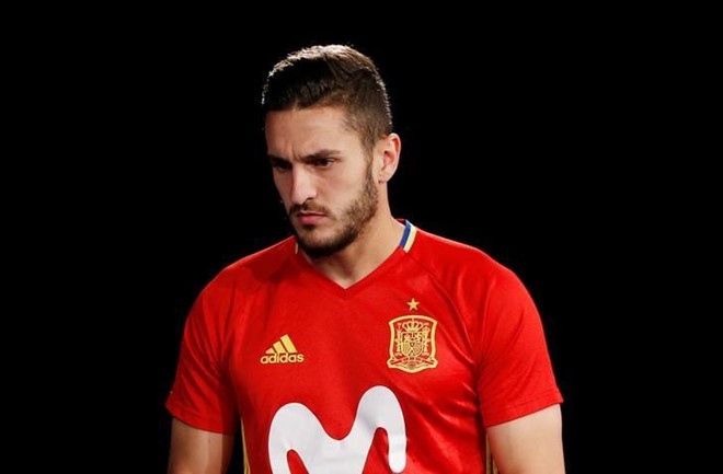 Sao Atletico bị dí súng vào đầu trước thềm derby Madrid