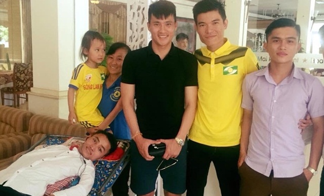 Ảnh bài viết Điểm tin bóng đá Việt Nam sáng 9/4: Công Vinh lại ghi điểm với quê hương