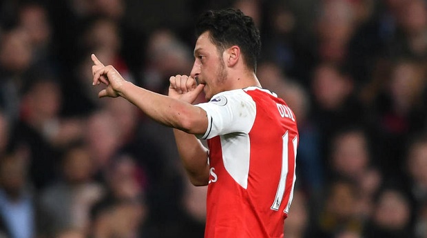 Ảnh bài viết Mesut Oezil: Mặc kệ chỉ trích, tôi biết tôi là ai