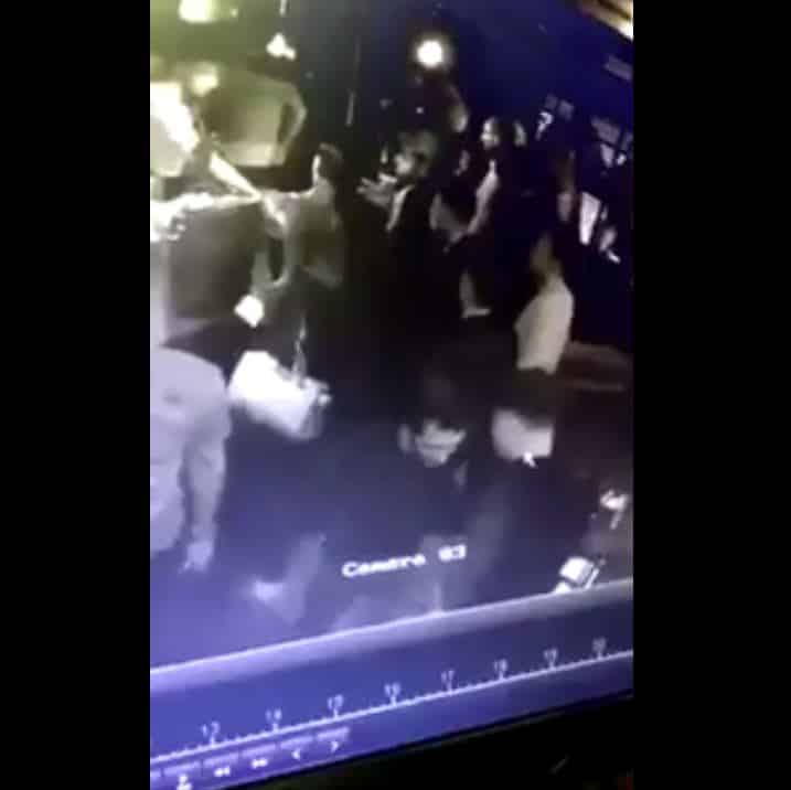 Ảnh bài viết Đi giải khuây, Ross Barkley bị đánh sấp mặt trong hộp đêm