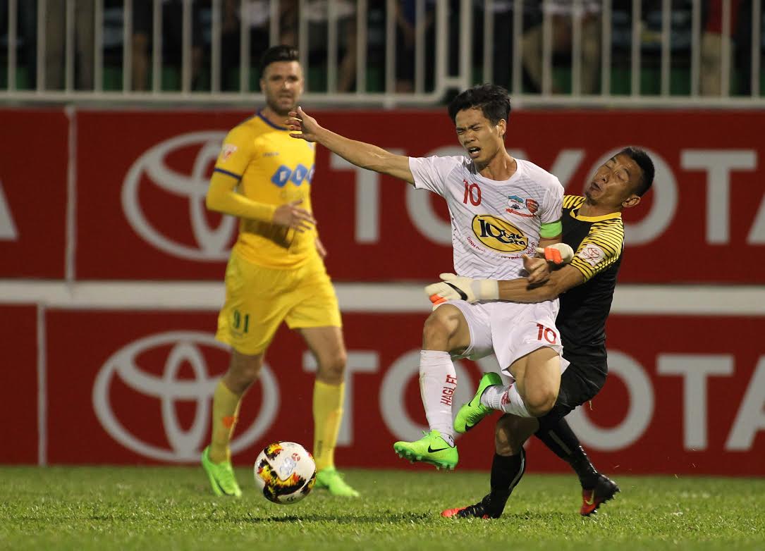 Ảnh bài viết FLC Thanh Hóa làm ầm vụ "mua" trọng tài, đá xéo HAGL