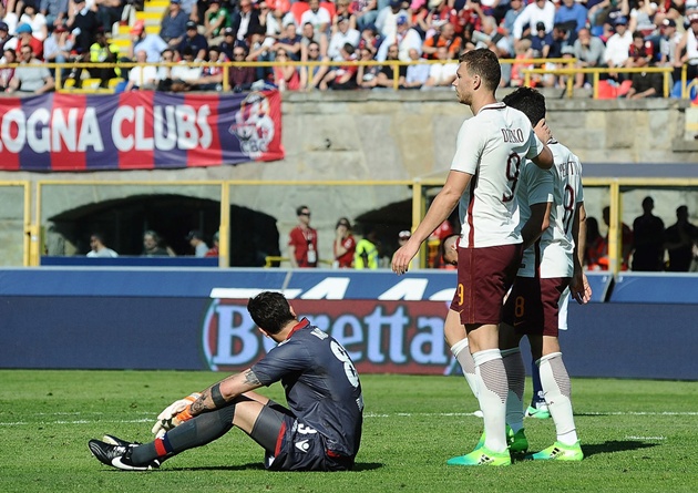 Ảnh bài viết Pháo sáng rực trời trong ngày Roma thắng dễ Bologna