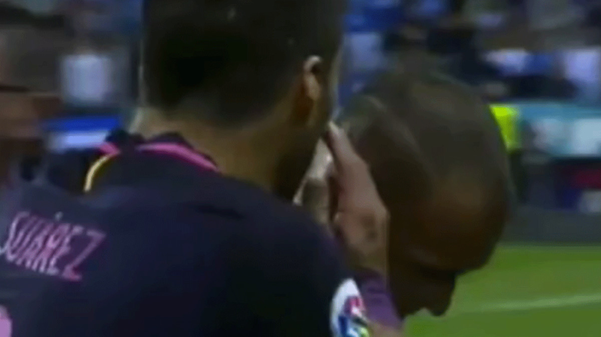 Suarez mắng Sandro: Đừng quên ai đã nuôi dạy mày