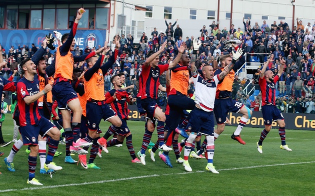 Ảnh bài viết Thắng Inter, Crotone ăn mừng như thể vô địch