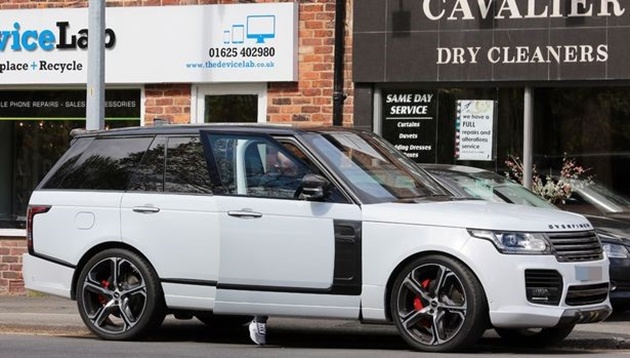 Ảnh bài viết Bị bỏ rơi, Rooney giải sầu bên siêu xe mới