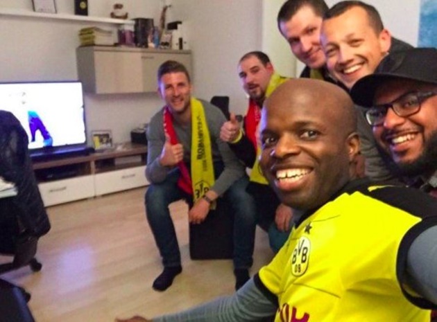 Ảnh bài viết Chùm ảnh: Thủ tướng Đức dự khán, CĐV Dortmund và Monaco hát YNWA