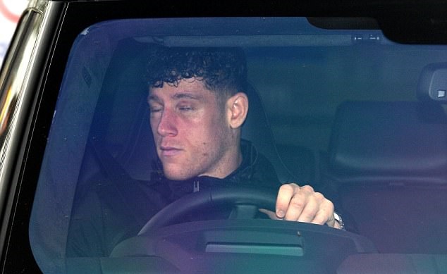 Ảnh bài viết Chùm ảnh: Ross Barkley bị đánh sưng húp, bầm tím mắt