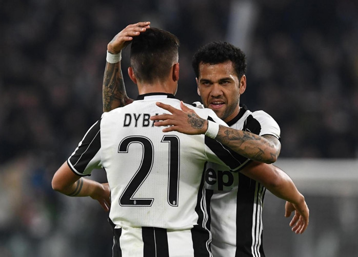 Dani Alves: 'Barca không yếu, do Juve quá mạnh'