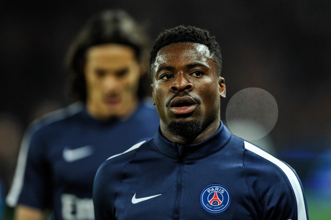 Lo ngại Barca và M.U, PSG hối hả trói chân 'Bad Boy'