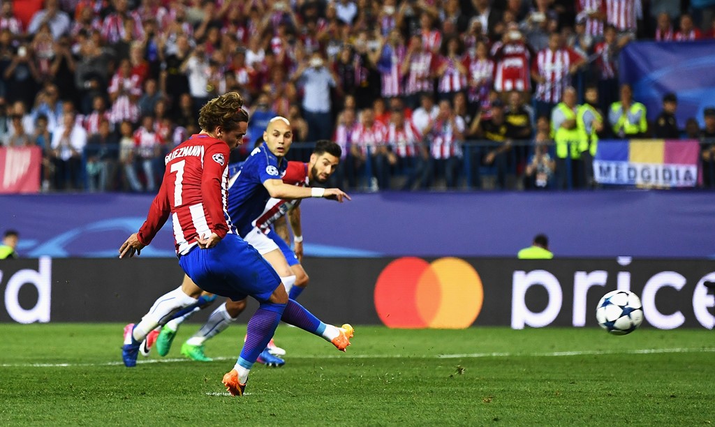 Penalty đang 'ám' Leicester tại Champions League