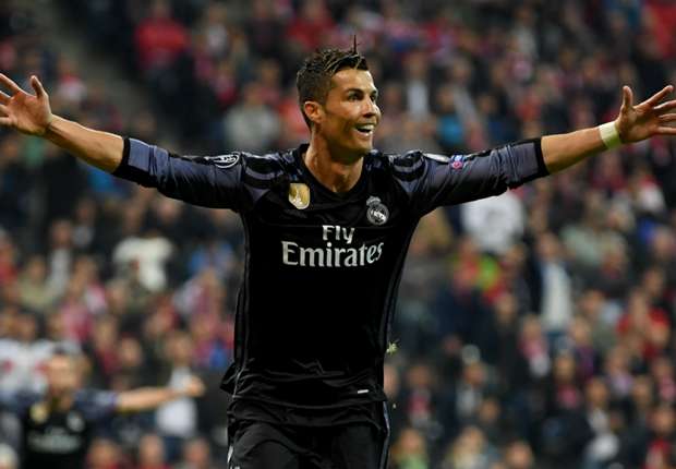 Sắm vai người hùng, Ronaldo bắn thông điệp đến anti-fan