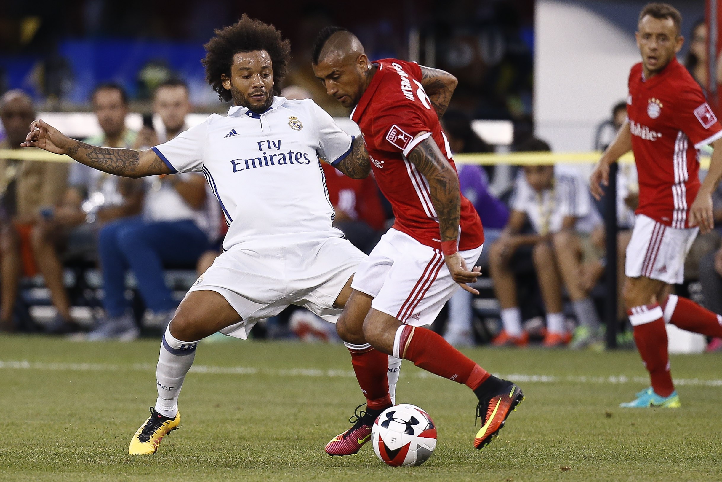 Ảnh bài viết Arturo Vidal chơi đầy nỗ lực trước Real Madrid