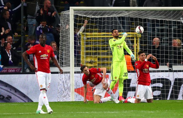 Ảnh bài viết Bản tin BongDa ngày 14-4 | MU lây bệnh "hòa" ra cả Châu Âu