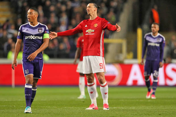 TIẾT LỘ: Ibrahimovic nói gì với đồng đội sau bàn mở tỉ số?