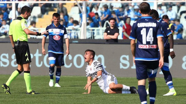 Dybala chấn thương, nguy cơ lỡ trận đấu với Barcelona