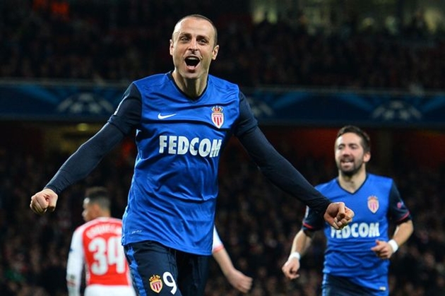 Berbatov: Muốn thành công, hãy xem bóng đá là phụ nữ
