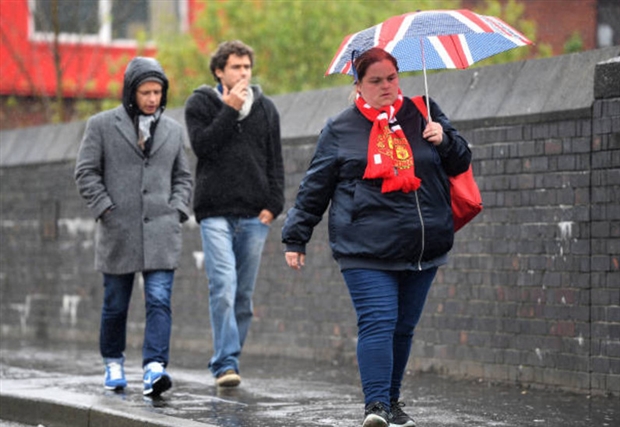 Ảnh bài viết Mưa bắt đầu xuất hiện tại Old Trafford