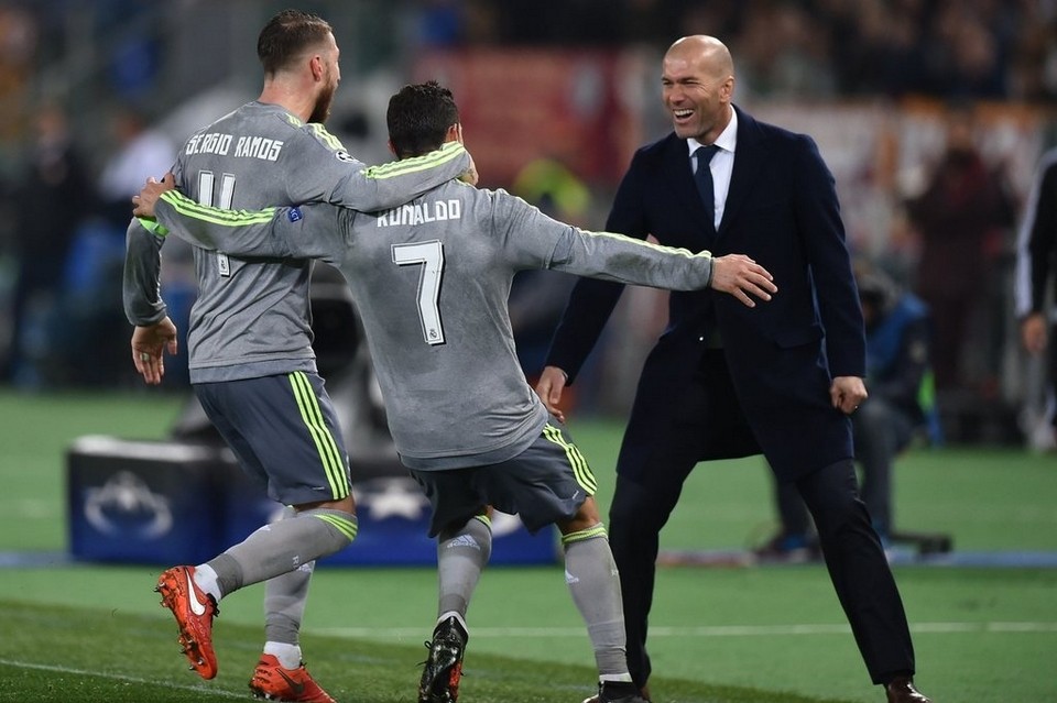 Real & Barca chạy đà El Clasico: Phù thủy Zidane; Giá trị Messi