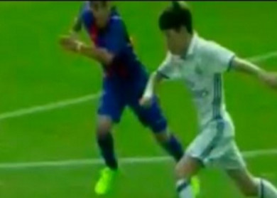 Ảnh bài viết Cậu út nhà Zidane tỏa sáng trong trận El Clasico 'nhí'