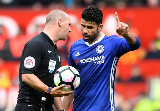 Cư dân mạng "nổi đoá", tố trọng tài thiên vị Man Utd